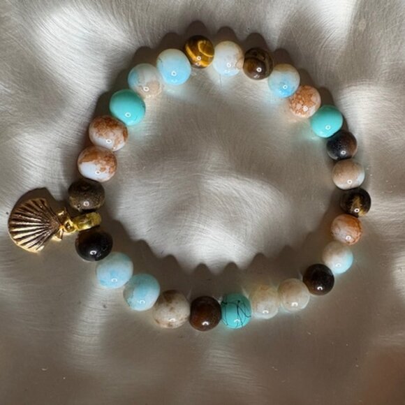 coastal, beach-inspired bracelet - Picture 2 of 2